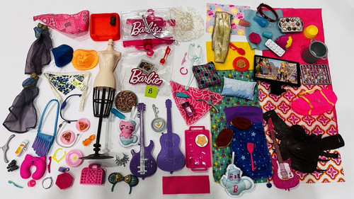 Lotto accessori bambola per