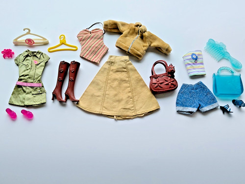 Barbie lot vêtements - barbie,