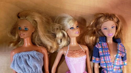 Lot barbies - de,